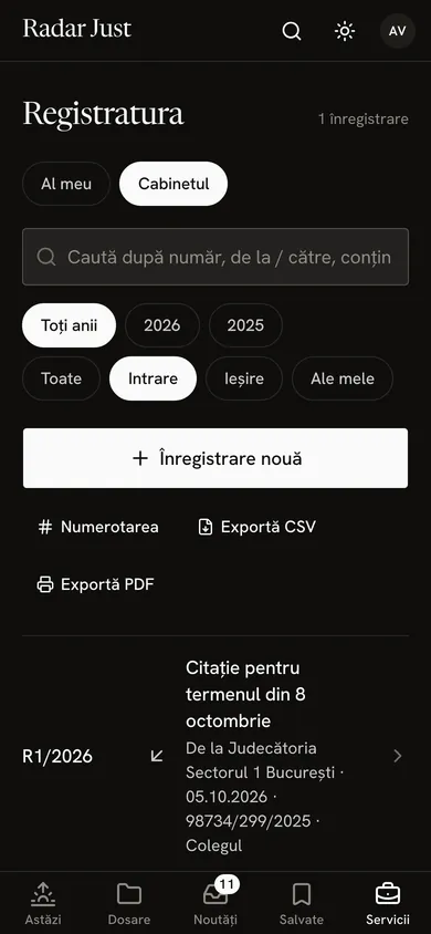 Registratura cabinetului: căutarea, filtrele pe an și pe sens, Înregistrare nouă, Numerotarea, exportul CSV și PDF, apoi intrarea R1/2026, o citație de la o judecătorie, cu dosarul ei și cine se ocupă.