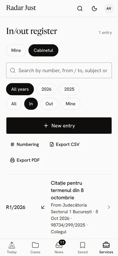 The office’s in/out register: the search, the filters by year and direction, New entry, Numbering, CSV and PDF export, then entry R1/2026, a summons from a district court, with its case and who handles it.