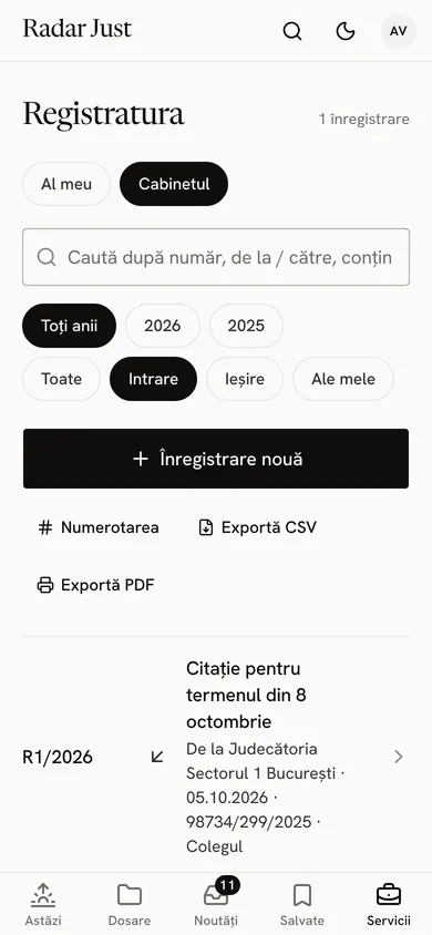 Registratura cabinetului: căutarea, filtrele pe an și pe sens, Înregistrare nouă, Numerotarea, exportul CSV și PDF, apoi intrarea R1/2026, o citație de la o judecătorie, cu dosarul ei și cine se ocupă.