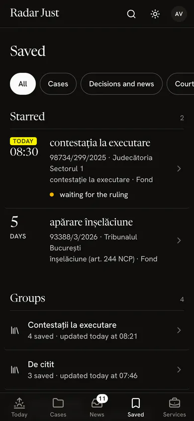 The Saved screen: two starred cases and, under Groups, the groups “Contestations to enforcement” and “To read”, each with how many saved items it holds.